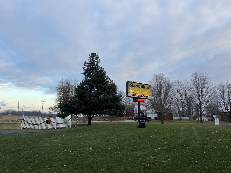 Sunset Motel - Dec 11 2022 Photo (newer photo)